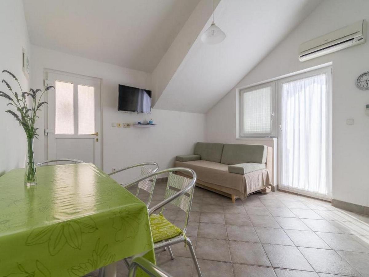 Apartmani Lucia Biograd Біоград-на-Мору Екстер'єр фото