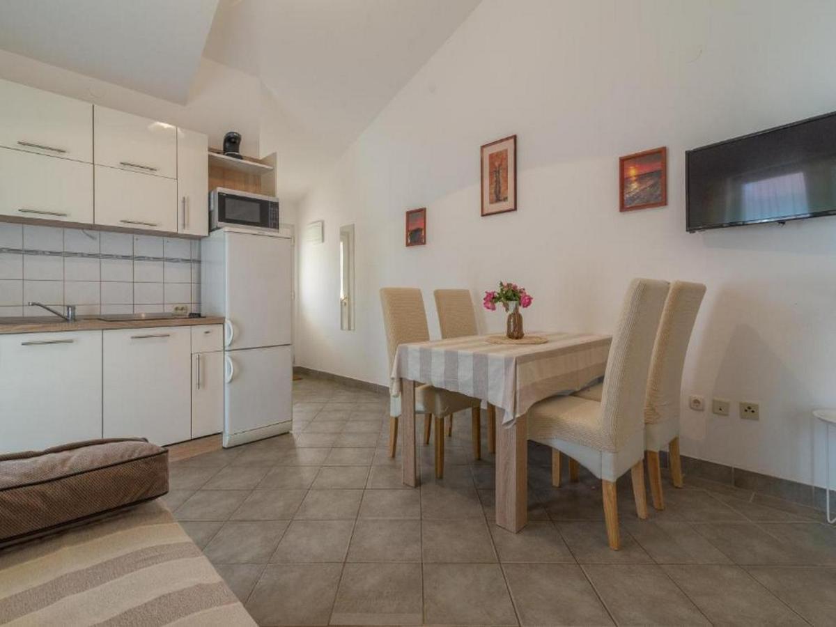 Apartmani Lucia Biograd Біоград-на-Мору Екстер'єр фото