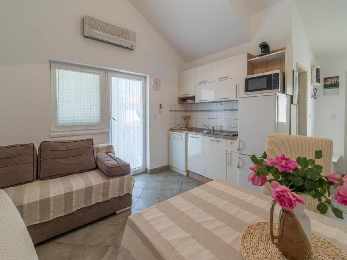 Apartmani Lucia Biograd Біоград-на-Мору Екстер'єр фото
