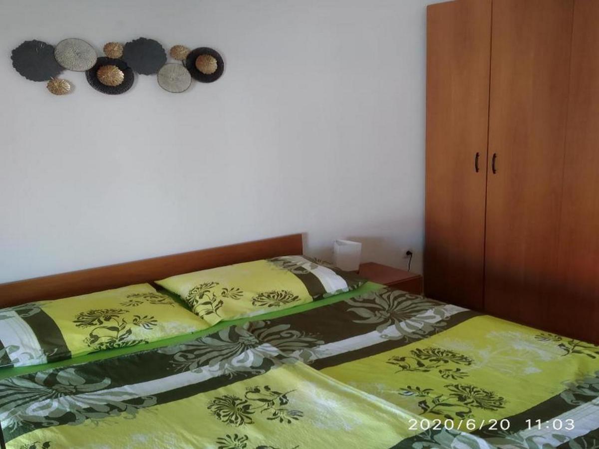 Apartmani Lucia Biograd Біоград-на-Мору Екстер'єр фото